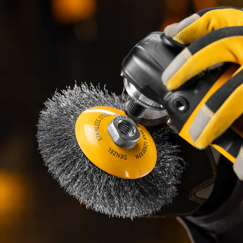 Кордщетка для УШМ DENZEL с наклоном радиальная мягкая нержавеющая латунированная 125мм х М14 (пров.0,3мм)