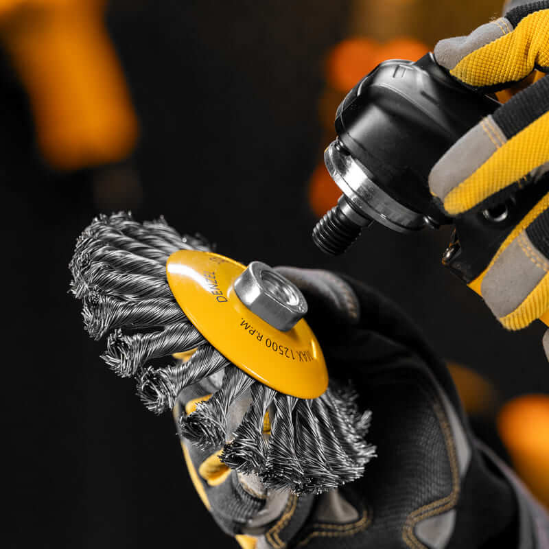 Кордщетка для УШМ DENZEL с наклоном радиальная витая нержавеющая 125мм х М14 (пров.0,5мм)